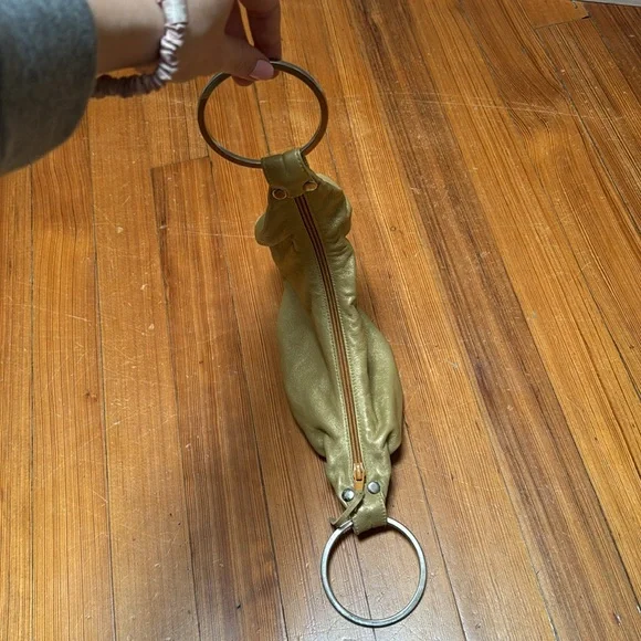 Gold purse with ring handles - Picture 3 of 8